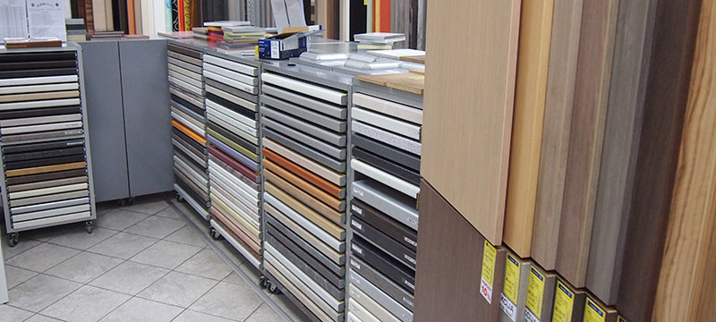 Radne ploče izložene u Eurohrast prodajnom salonu Radne ploče izložene u Eurohrast prodajnom salonu